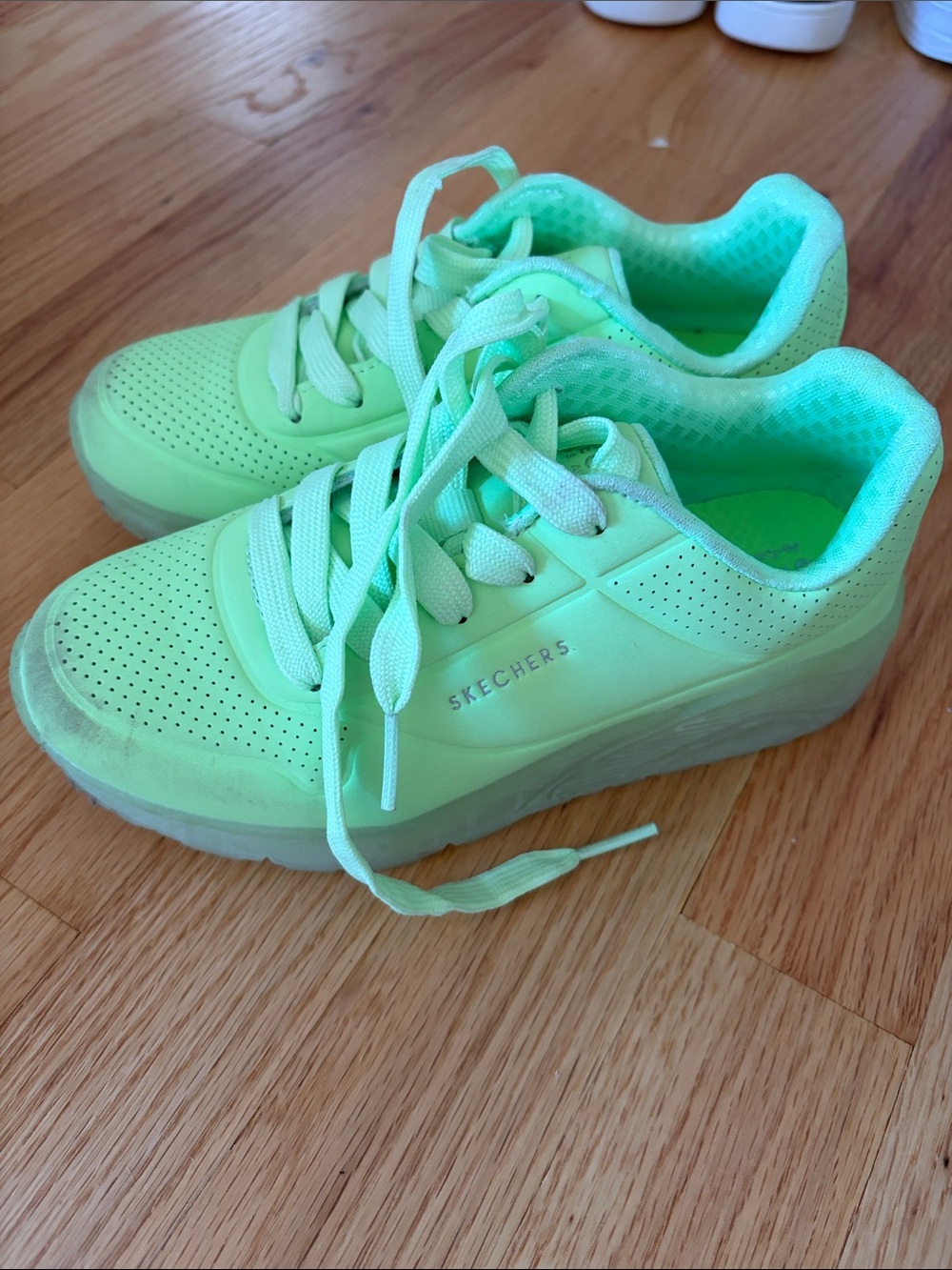 Skechers Kids Bright Neon Green Lace-Up Sneakers - 13